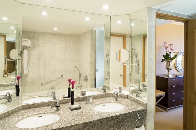 The Chelsea Harbour Hotel and Spa-Suite River View King-11