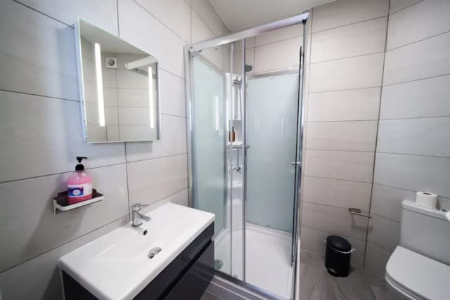 오요 디 아치, 웸블리 스타디움-스탠다드 더블룸-4