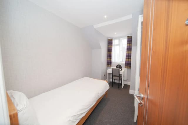 오요 디 아치, 웸블리 스타디움-디럭스 트리플룸-2