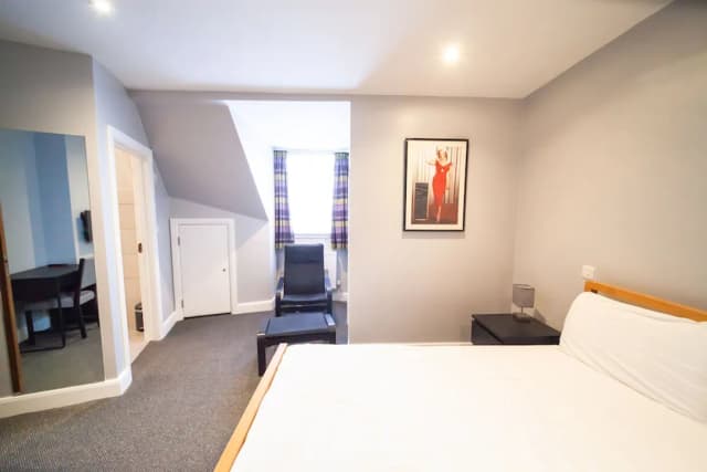 오요 디 아치, 웸블리 스타디움-디럭스 트리플룸-6