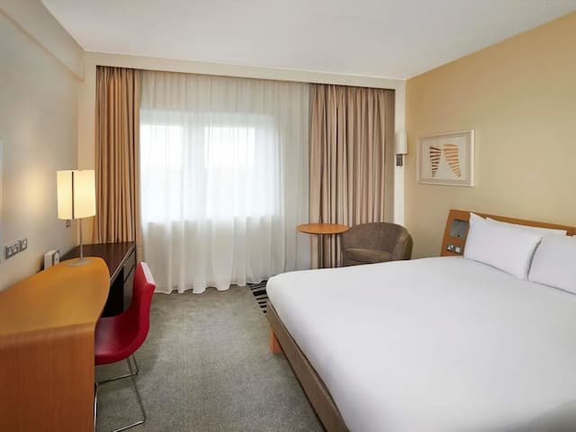 西倫敦諾富特飯店-高級客房, 1 張加大雙人床-1