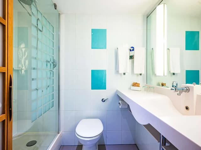 西倫敦諾富特飯店-行政客房, 1 張加大雙人床和 1 張沙發床-5