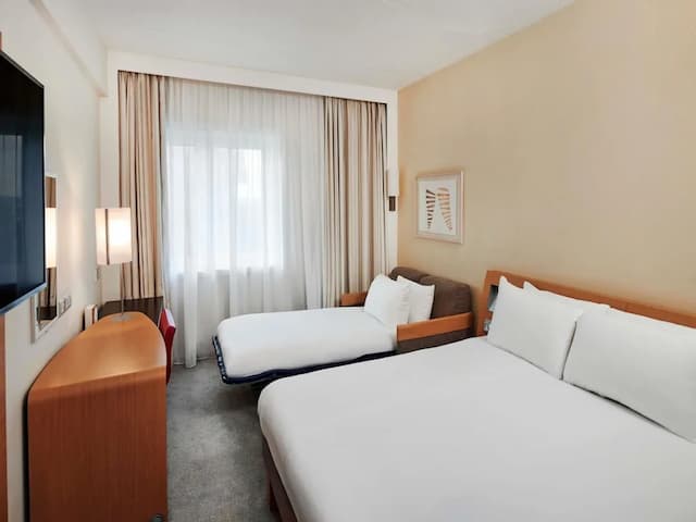 西倫敦諾富特飯店-高級客房, 1 張標準雙人床和 1 張沙發床-1