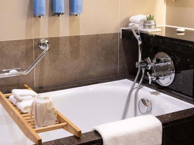 Sofitel London Heathrow-Classic Twin Room, 2 Twin Beds-6