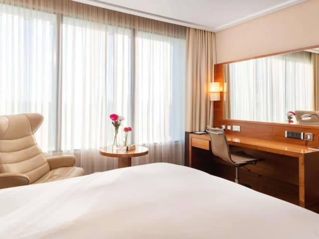 Sofitel London Heathrow-Luxury Room, 1 King Bed-5