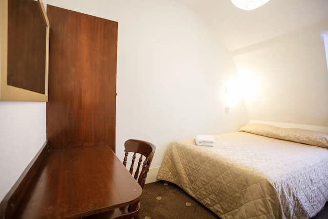 Jesmond Hotel-Standard Double Room, Shared Bathroom-2