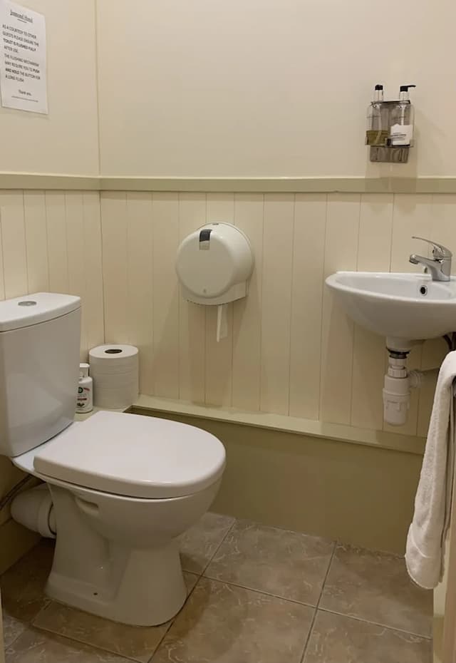 Jesmond Hotel-Standard Double Room, Shared Bathroom-6