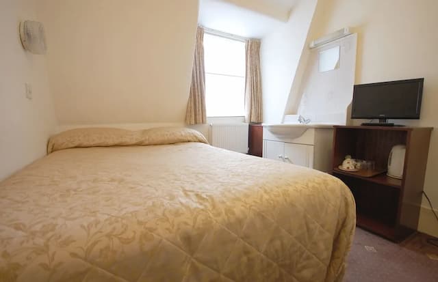 Jesmond Hotel-Standard Double Room, Shared Bathroom-4