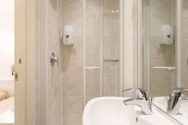 Jesmond Hotel-Double or Twin Room, Ensuite-11