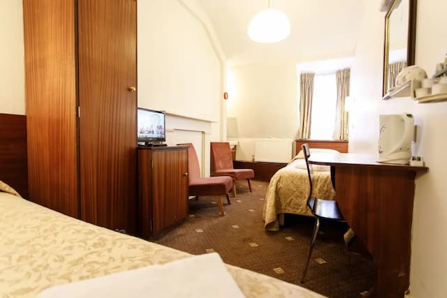 Jesmond Hotel-Standard Twin Room, Shared Bathroom-1