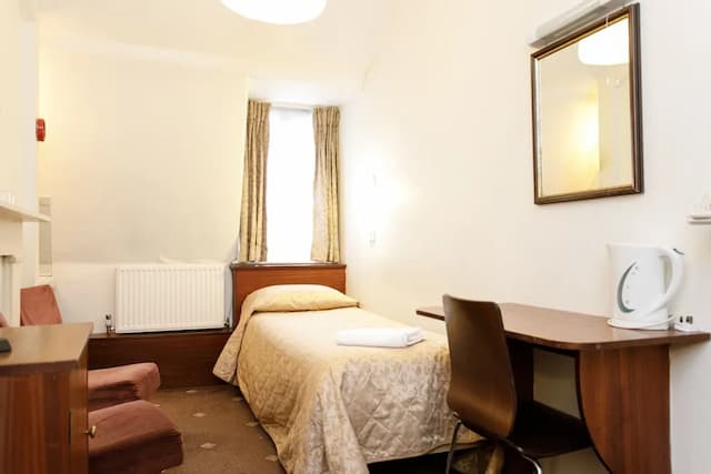 Jesmond Hotel-Standard Twin Room, Shared Bathroom-3