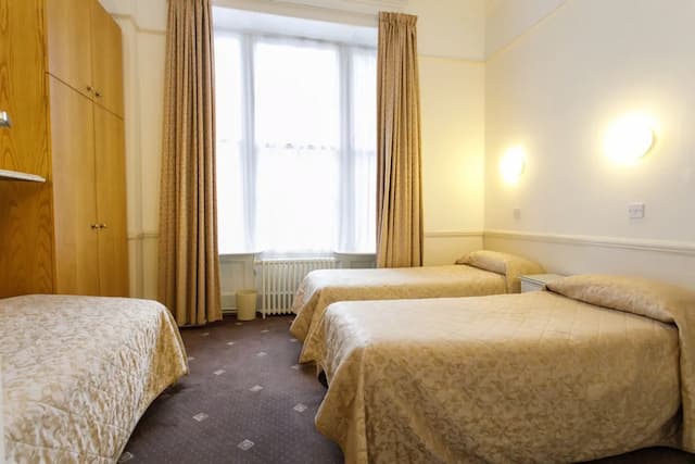 Jesmond Hotel-Triple Room, Ensuite-7