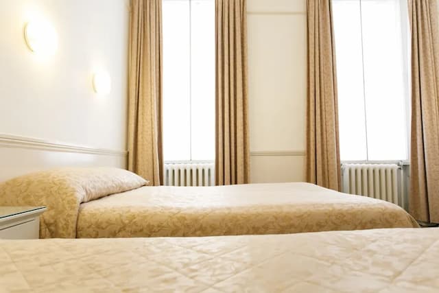 Jesmond Hotel-Quadruple Room, Ensuite-5