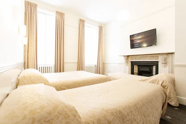 Jesmond Hotel-Quadruple Room, Ensuite-2