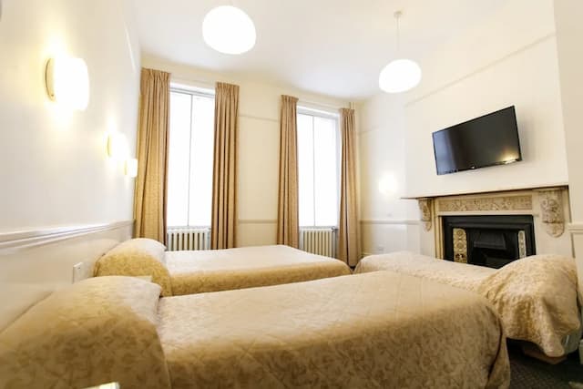 Jesmond Hotel-Quadruple Room, Ensuite-4