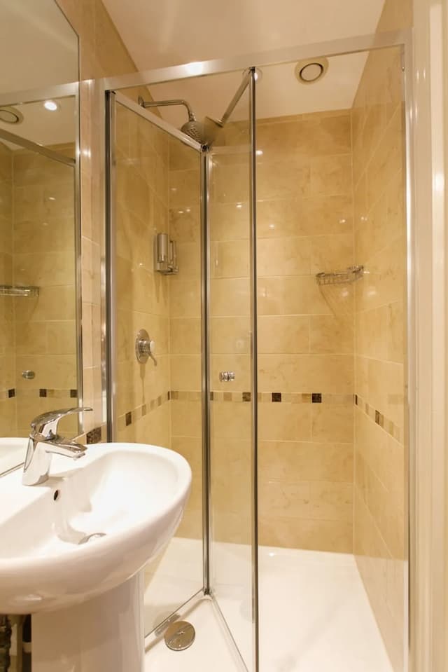 Jesmond Hotel-Room, Ensuite, Ground Floor (sleeps 5)-5