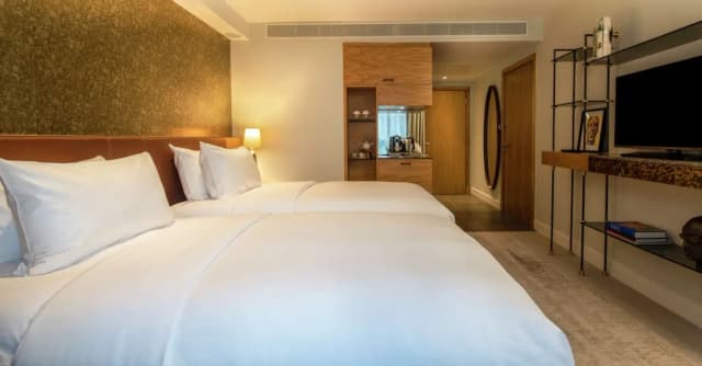 링컨 플라자 런던 쿠리오 컬렉션 바이 힐튼-Twin Guest Room-3