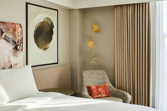 London Marriott Hotel Kensington-Deluxe Room, 1 Queen Bed-7