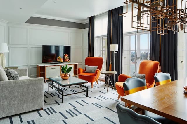 London Marriott Hotel County Hall-Suite, 1 King Bed with Sofa bed (View)-5