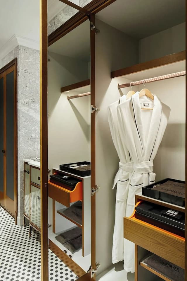 London Marriott Hotel County Hall-Deluxe Room, 1 King Bed-5