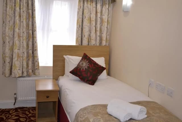 クランブルック ホテル-シングルルーム-2