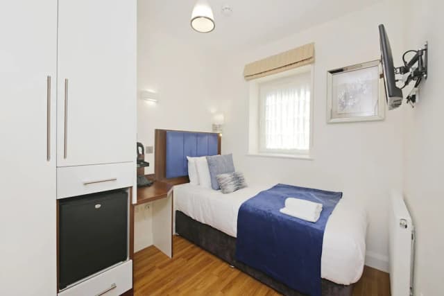 Imperial Guest House-Basic Single Room, Shared Bathroom-3