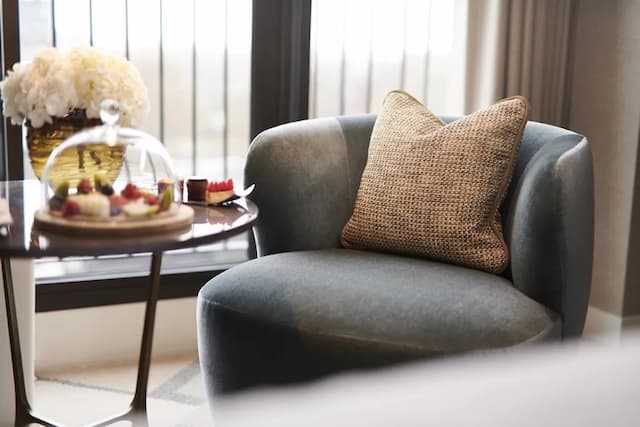 Four Seasons Hotel London at Park Lane-Premier Room, 1 King Bed-4