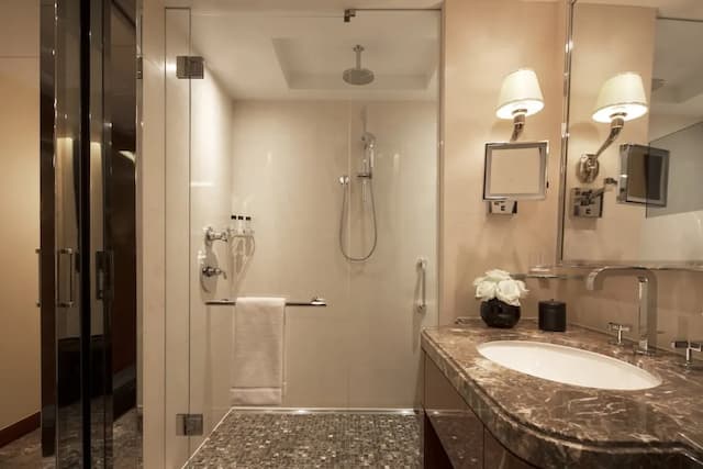 Four Seasons Hotel London at Park Lane-Superior Room, 1 King Bed-1