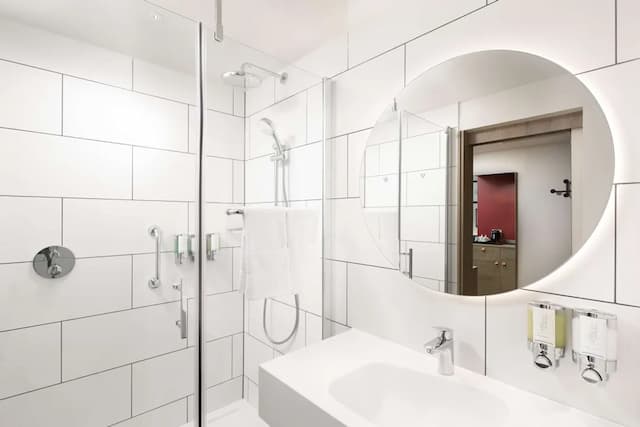 Hampton by Hilton London City-Room, 1 Queen Bed-5