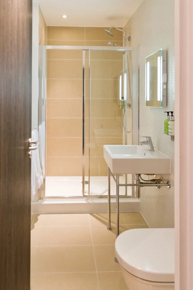 The Wesley Euston-Standard Double Room-4