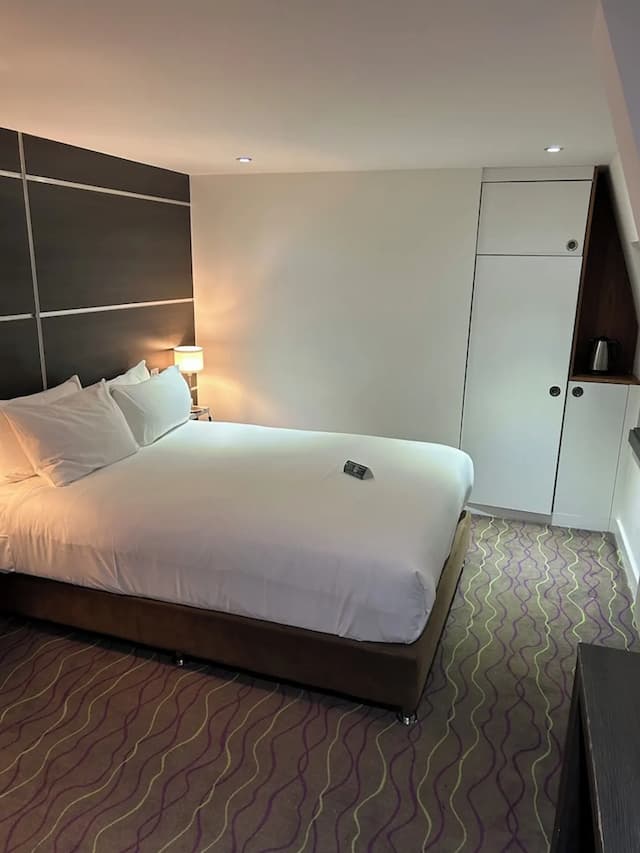 The Wesley Euston-Superior Room-9