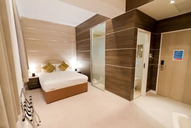 The Wesley Euston-Superior Room-6