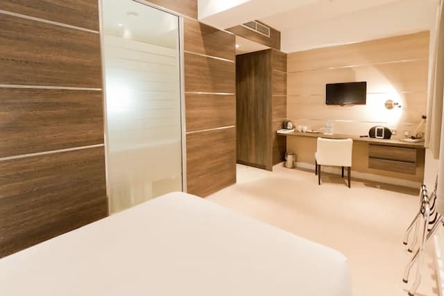 The Wesley Euston-Superior Room-7