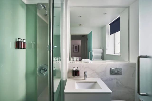 더 컴버랜드, 런던-Classic Double Room-4