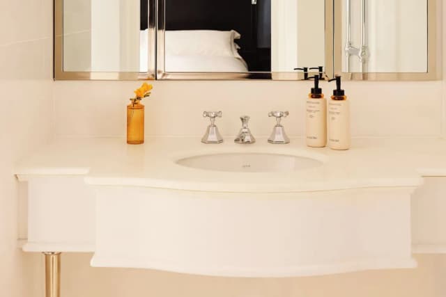 The Connaught, Maybourne-Deluxe Room-2