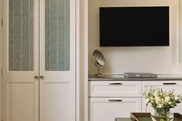 The Connaught, Maybourne-Deluxe Room-3