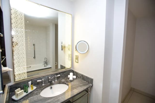 倫敦華爾道夫希爾頓飯店-高級客房, 1 張加大雙人床-4