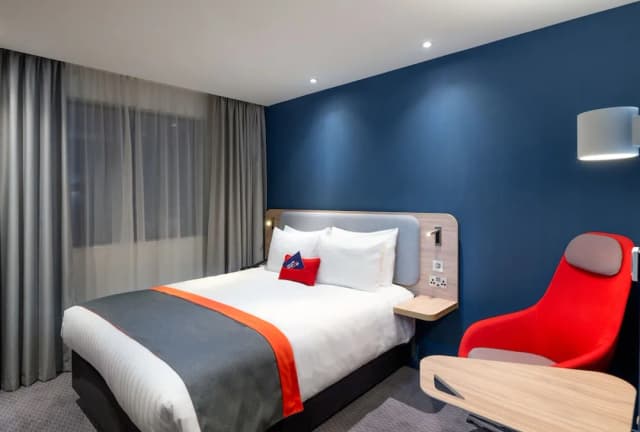 Holiday Inn Express London Heathrow T4 by IHG-Standard Room (Free Hot Breakfast)-6