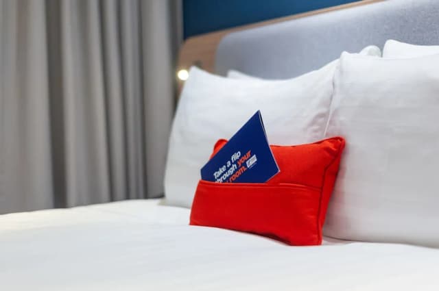 Holiday Inn Express London Heathrow T4 by IHG-Standard Room (Free Hot Breakfast)-2