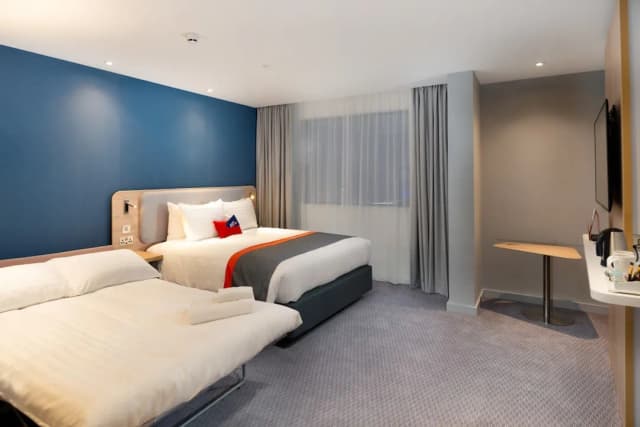 Holiday Inn Express London Heathrow T4 by IHG-Standard Room, 1 Double Bed with Sofa bed (Free Hot Breakfast)-2