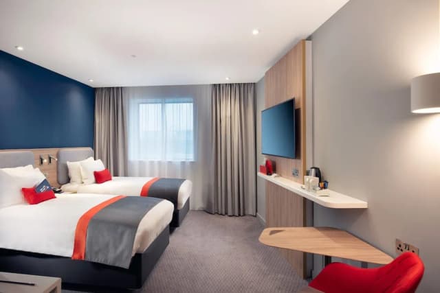 Holiday Inn Express London Heathrow T4 by IHG-Standard Room, 2 Twin Beds (Free Hot Breakfast)-1