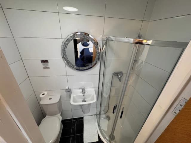 Jubilee Hotel Kensington-Economy Double Room-11