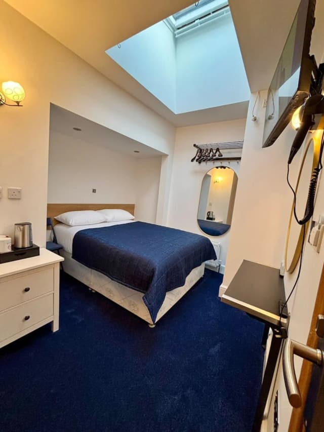 Jubilee Hotel Kensington-Economy Double Room-3