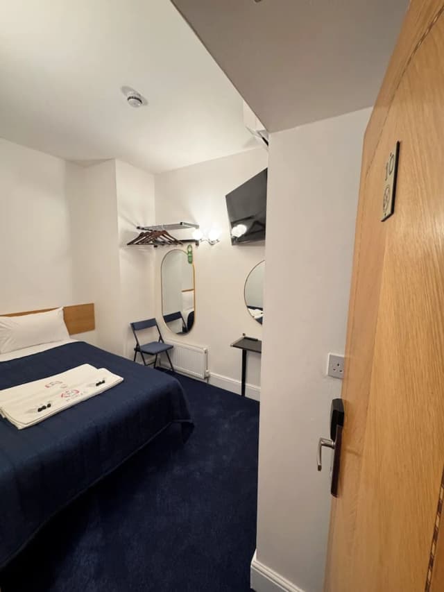 Jubilee Hotel Kensington-Economy Double Room-1