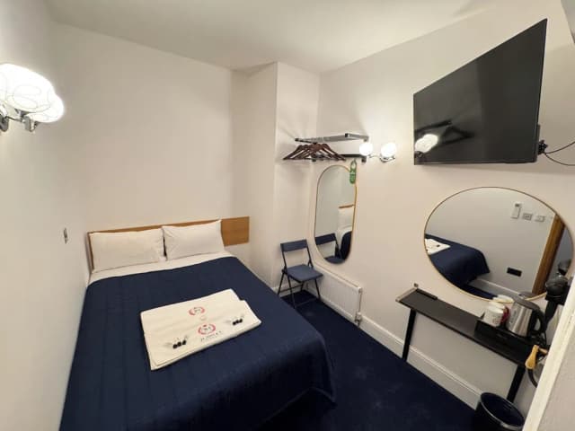 Jubilee Hotel Kensington-Economy Double Room-4