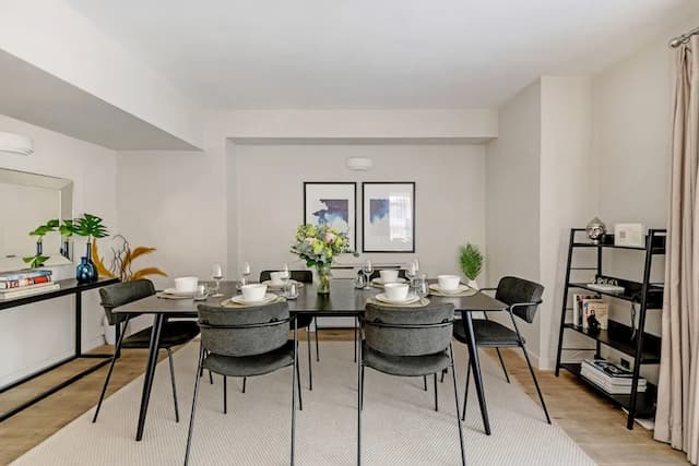 Buckingham & Lloyds-The Kensington Gardens-11