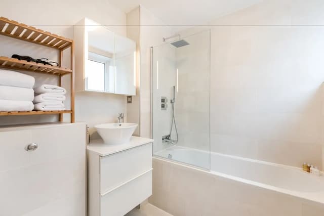 Buckingham & Lloyds-The Kensington Gardens-13