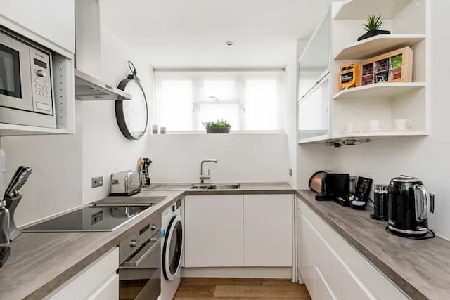 Buckingham & Lloyds-The Royal Albert Memorial-3