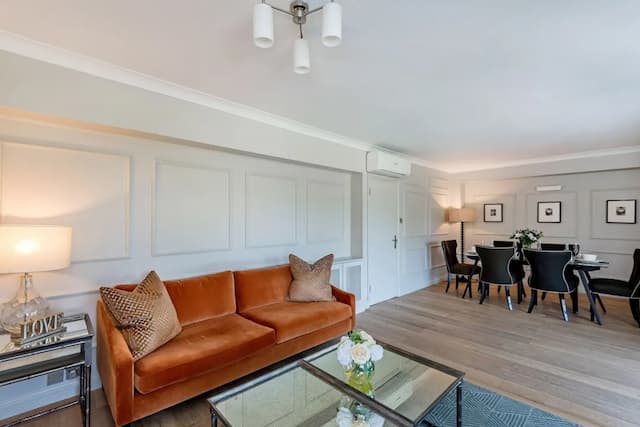 Buckingham & Lloyds-The Royal Albert Memorial-5