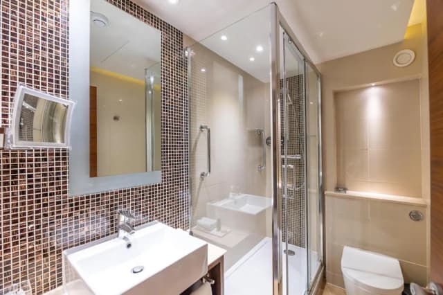 100 クイーンズゲートホテル ロンドン ケンジントン, キュリオコレクション by ヒルトン-Cosy Atrium-6